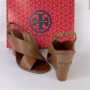 Tory Burch Leather Logo Detail Gabrielle Wedge
Slingback Tan Sandal size 6